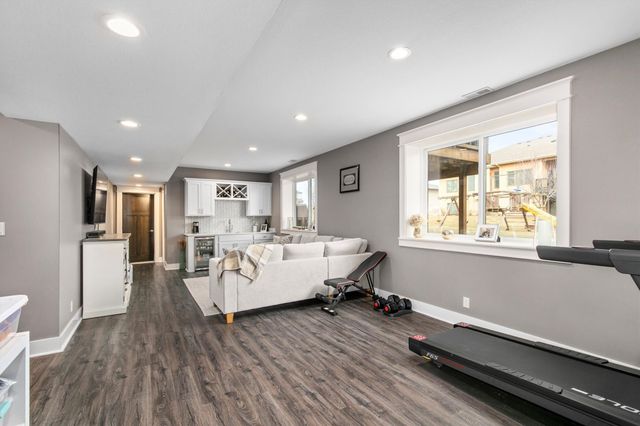 16513 Maple Street, Clive, IA 50325