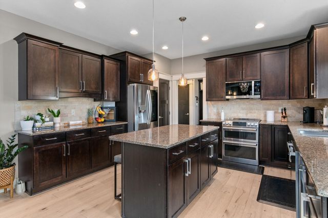 16513 Maple Street, Clive, IA 50325