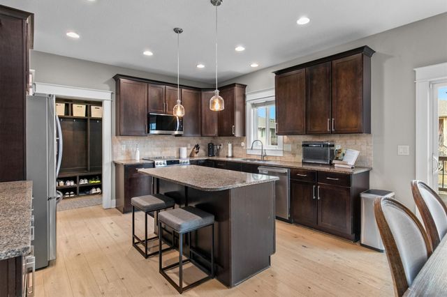 16513 Maple Street, Clive, IA 50325