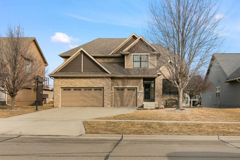 16513 Maple Street, Clive, IA 50325