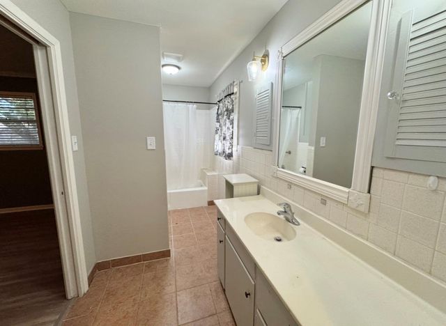 1225 Lake Terrace DR, Elgin, TX 78621