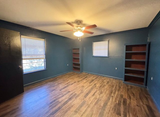 1225 Lake Terrace DR, Elgin, TX 78621