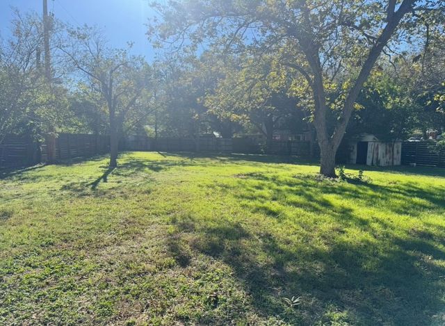 1225 Lake Terrace DR, Elgin, TX 78621