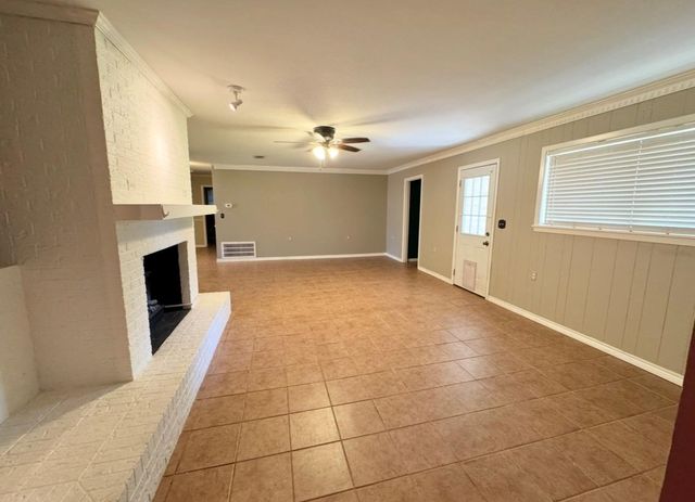 1225 Lake Terrace DR, Elgin, TX 78621