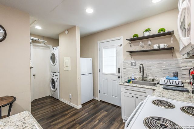 1202 N CENTER, San Antonio, TX 78202