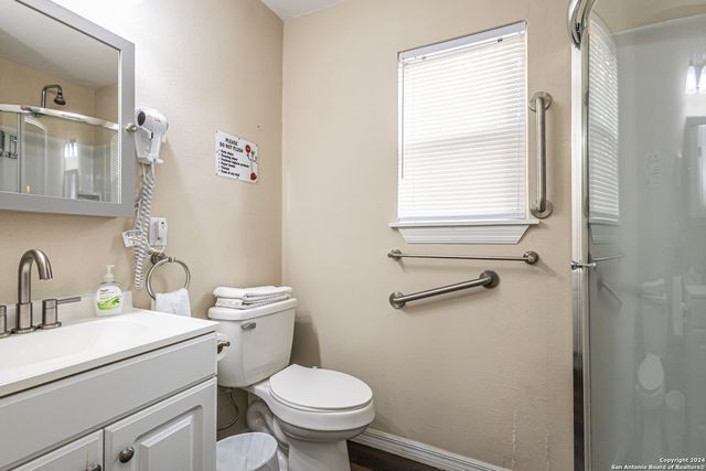 1202 N CENTER, San Antonio, TX 78202