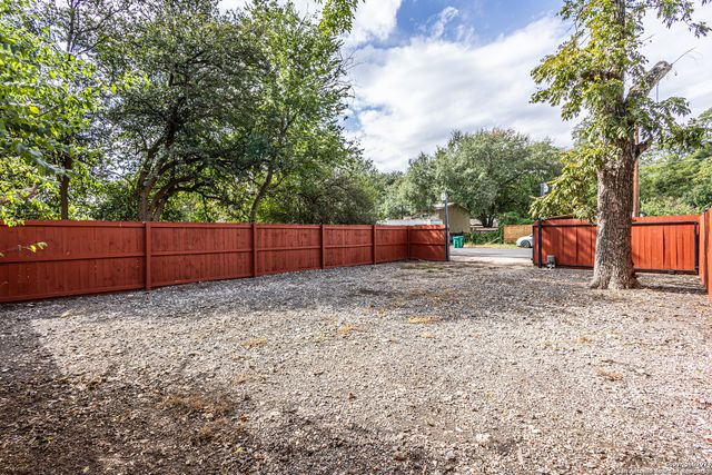 1202 N CENTER, San Antonio, TX 78202