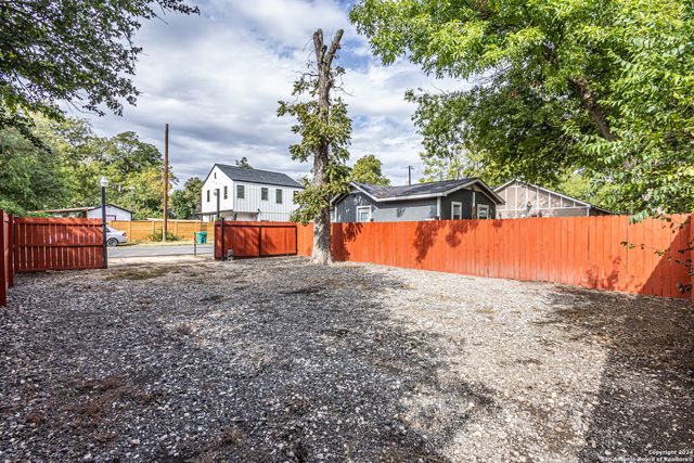 1202 N CENTER, San Antonio, TX 78202