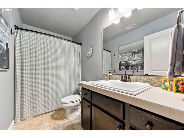 14031 TRAVELER Rd, Oregon City, OR 97045