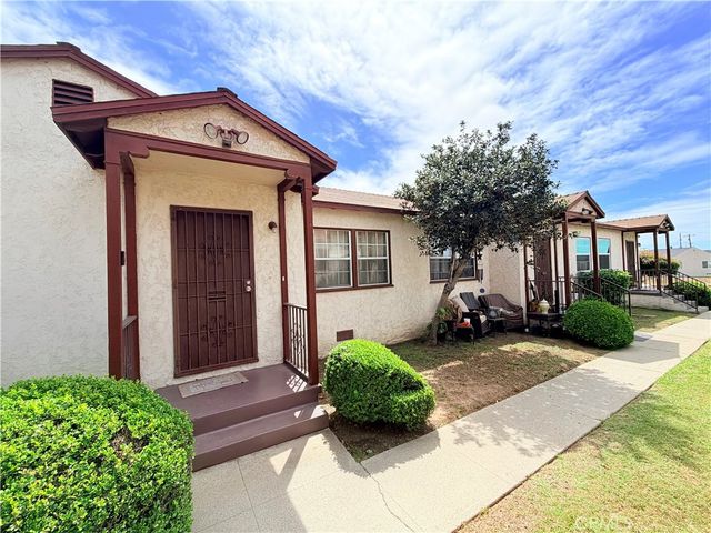 10846 S Manhattan, Los Angeles, CA 90047
