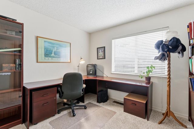 29 Caulfield Ct, Petaluma, CA 94954