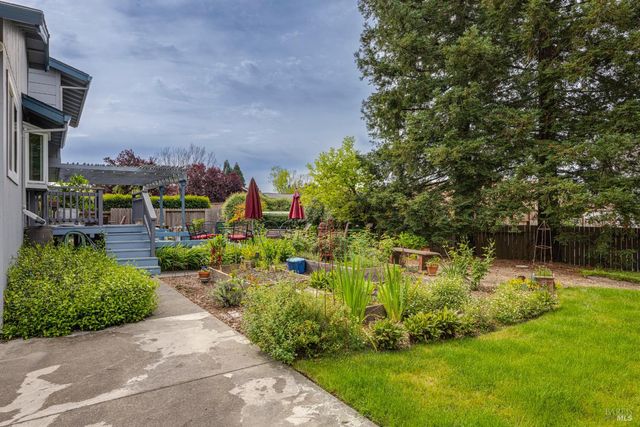 29 Caulfield Ct, Petaluma, CA 94954