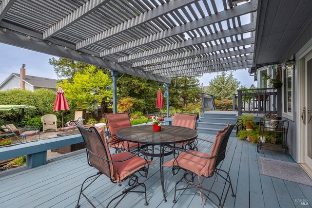 29 Caulfield Ct, Petaluma, CA 94954