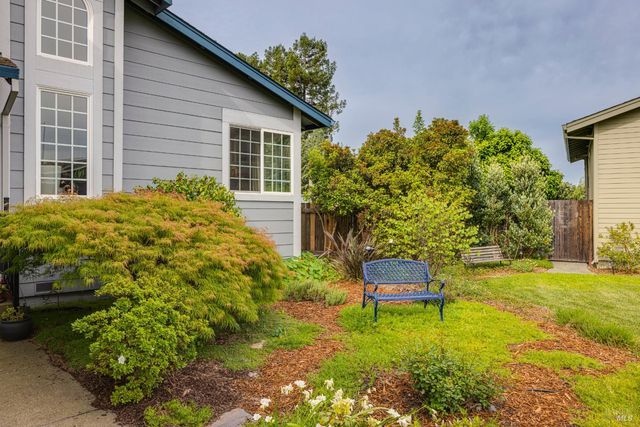 29 Caulfield Ct, Petaluma, CA 94954