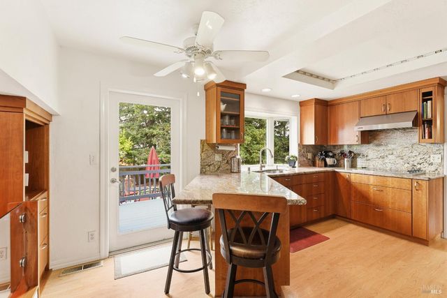 29 Caulfield Ct, Petaluma, CA 94954