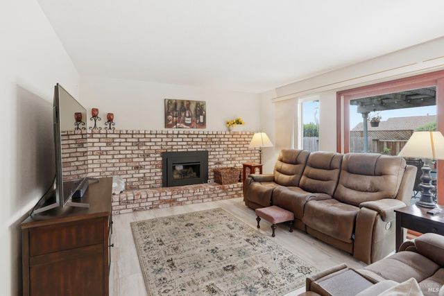 29 Caulfield Ct, Petaluma, CA 94954