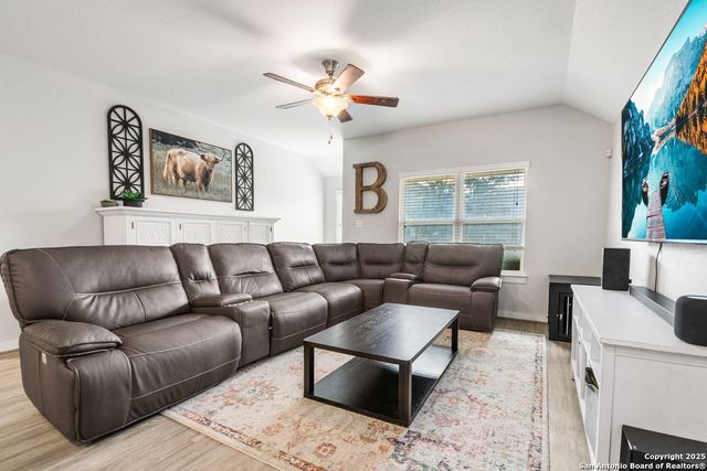 122 Dovetail St, Boerne, TX 78006