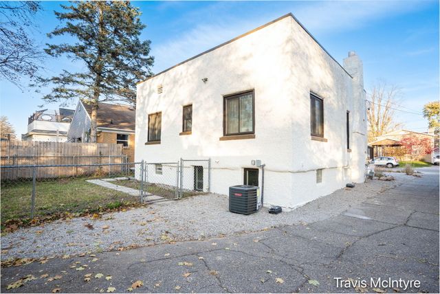 2053 Paris Avenue SE, Grand Rapids, MI 49507