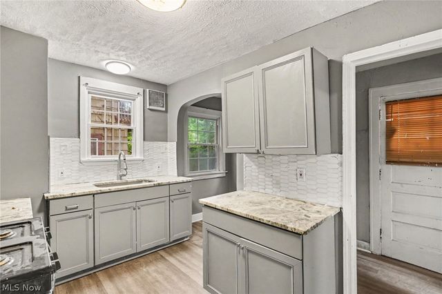 1371 Lynn Park Drive, Cleveland, OH 44121
