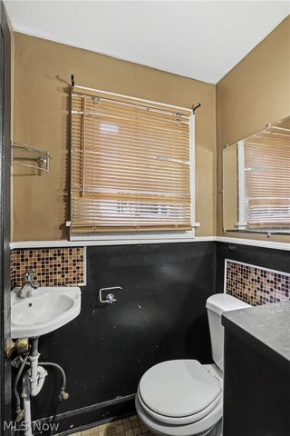 1371 Lynn Park Drive, Cleveland, OH 44121