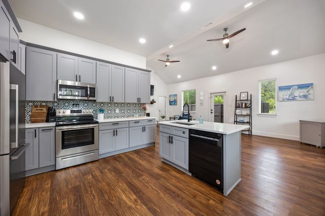 225 S Cherokee Shores Drive, Mabank, TX 75156