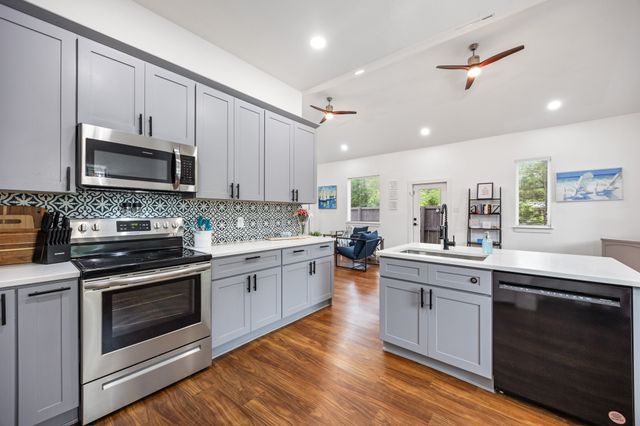 225 S Cherokee Shores Drive, Mabank, TX 75156