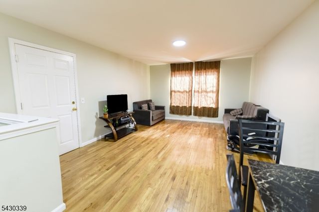 297 Avon Ave, Newark City, NJ 07108