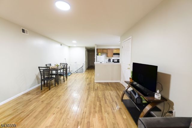 297 Avon Ave, Newark City, NJ 07108