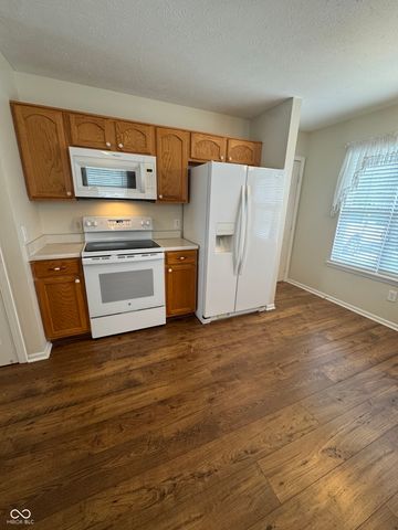 909 W Lincoln Park West Drive, Greenwood, IN 46142