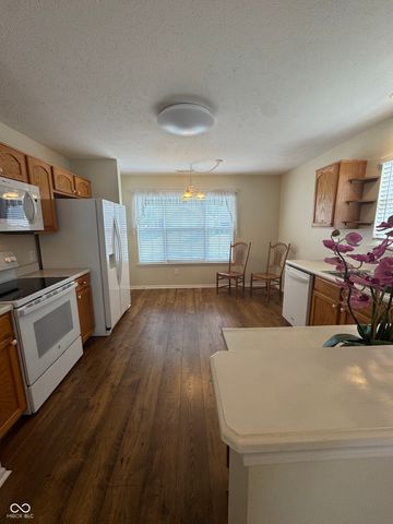 909 W Lincoln Park West Drive, Greenwood, IN 46142