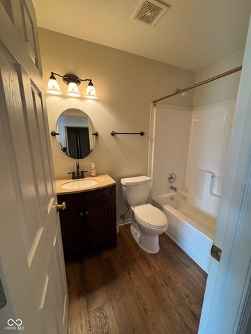 909 W Lincoln Park West Drive, Greenwood, IN 46142