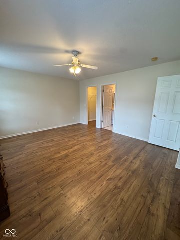 909 W Lincoln Park West Drive, Greenwood, IN 46142