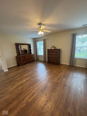 909 W Lincoln Park West Drive, Greenwood, IN 46142