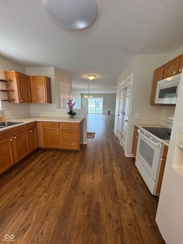 909 W Lincoln Park West Drive, Greenwood, IN 46142
