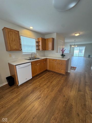 909 W Lincoln Park West Drive, Greenwood, IN 46142