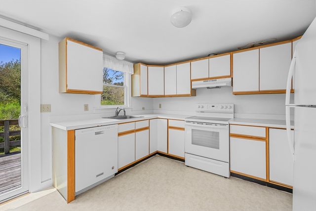 66 Snow Ln, Chatham, MA 02633