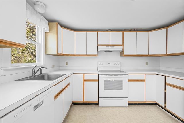 66 Snow Ln, Chatham, MA 02633