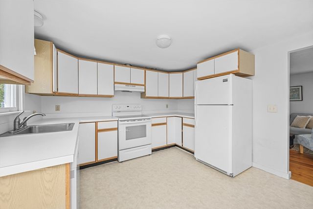 66 Snow Ln, Chatham, MA 02633