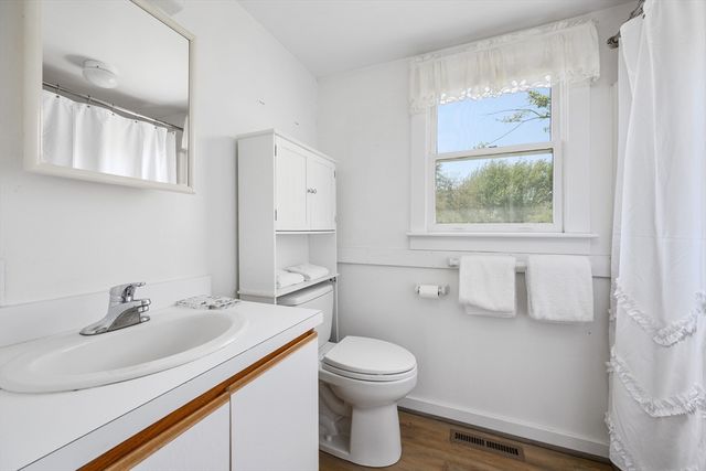 66 Snow Ln, Chatham, MA 02633