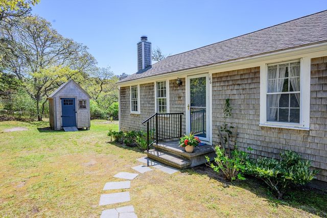 66 Snow Ln, Chatham, MA 02633