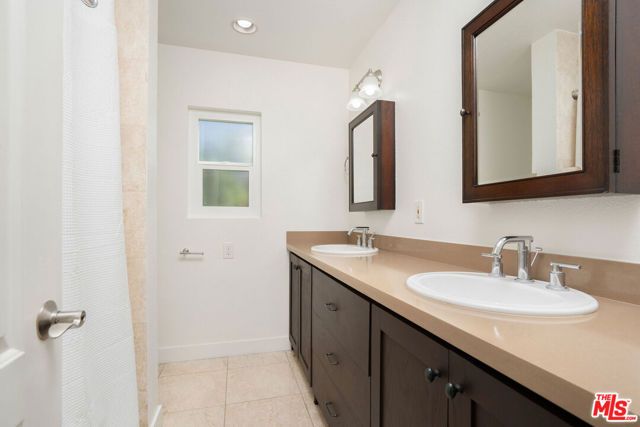 3460 Redwood Avenue, Los Angeles, CA 90066