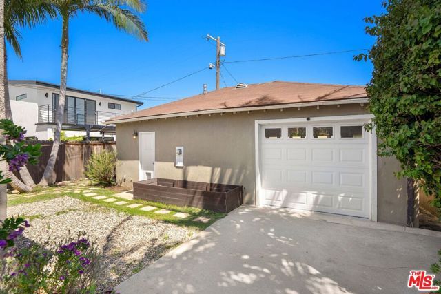 3460 Redwood Avenue, Los Angeles, CA 90066