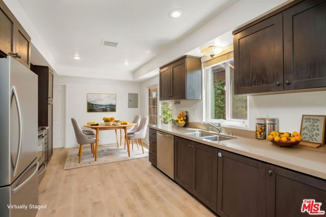 3460 Redwood Avenue, Los Angeles, CA 90066