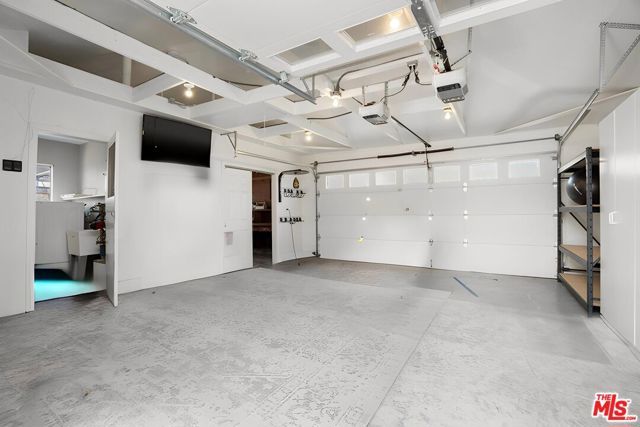 3460 Redwood Avenue, Los Angeles, CA 90066