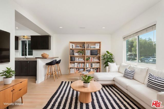 3460 Redwood Avenue, Los Angeles, CA 90066