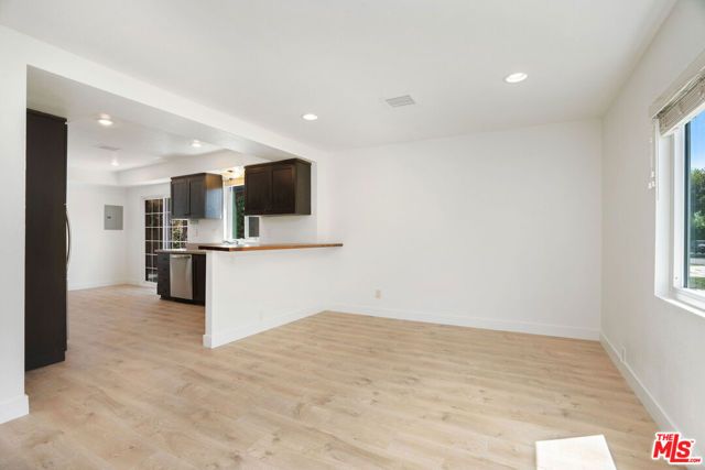 3460 Redwood Avenue, Los Angeles, CA 90066