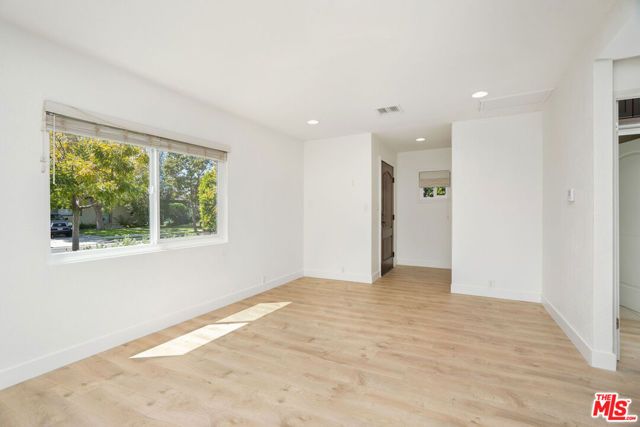3460 Redwood Avenue, Los Angeles, CA 90066