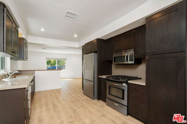 3460 Redwood Avenue, Los Angeles, CA 90066