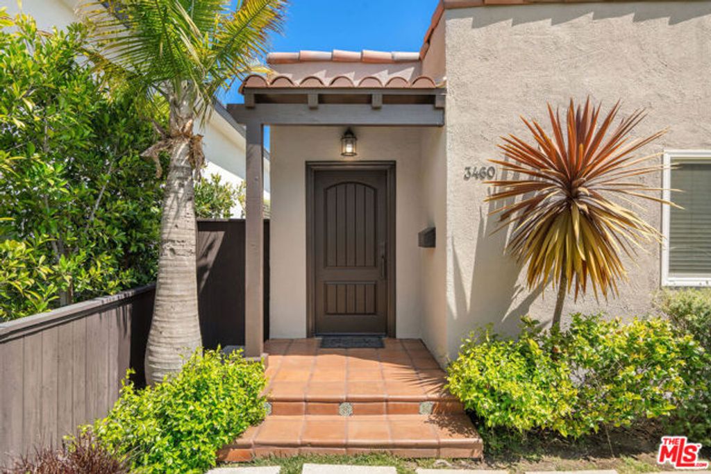 3460 Redwood Avenue, Los Angeles, CA 90066