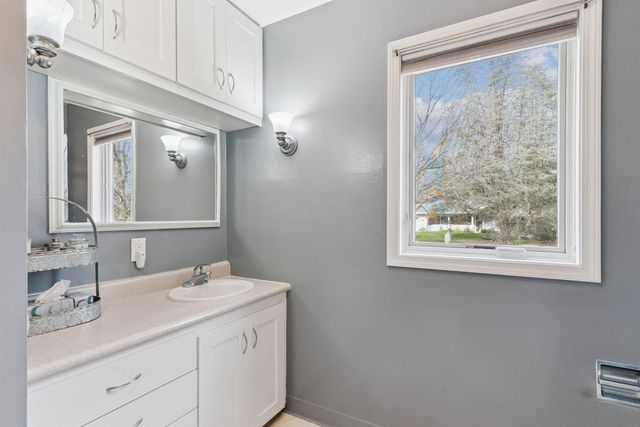 2610 McClain Drive, Cedar Falls, IA 50613